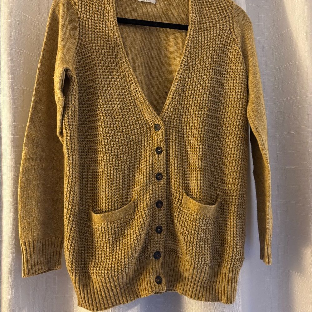 Tan Cardigan Sweater with Chunky Knit and V Neck‎